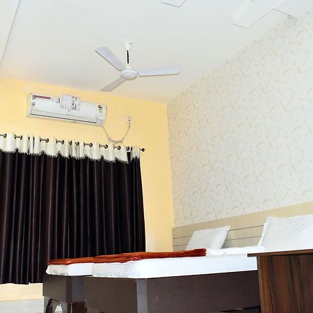 Hotel Triveni Balangir Экстерьер фото