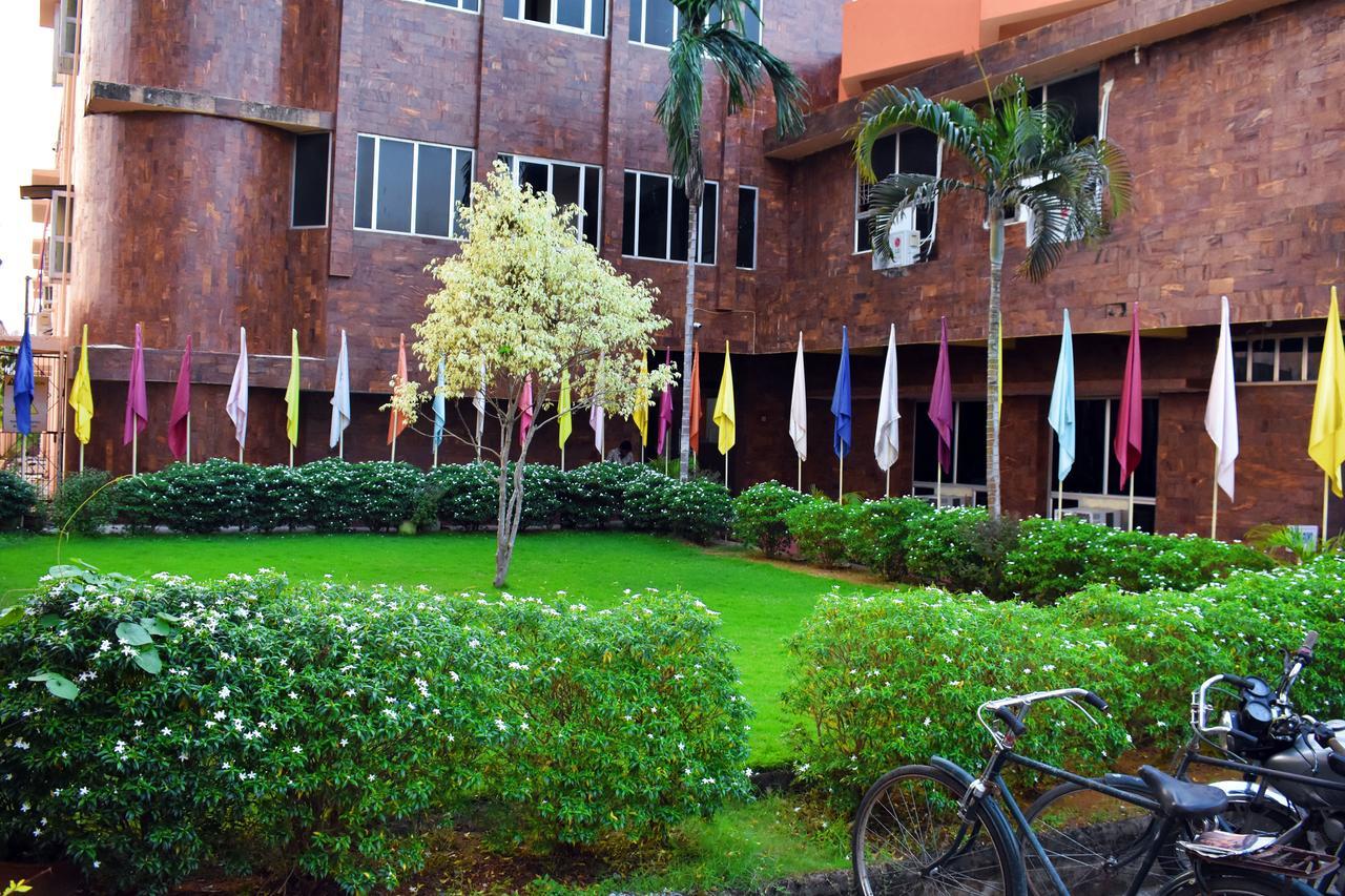 Hotel Triveni Balangir Экстерьер фото
