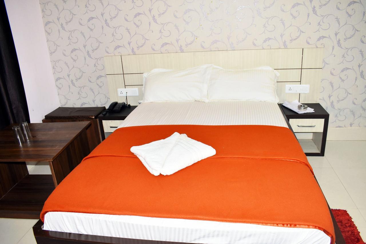 Hotel Triveni Balangir Экстерьер фото