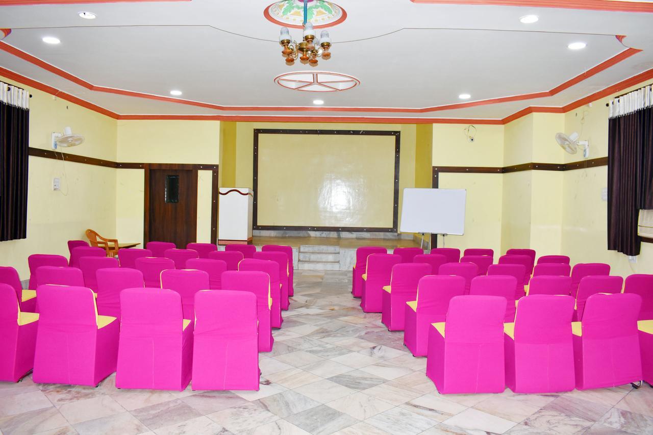 Hotel Triveni Balangir Экстерьер фото
