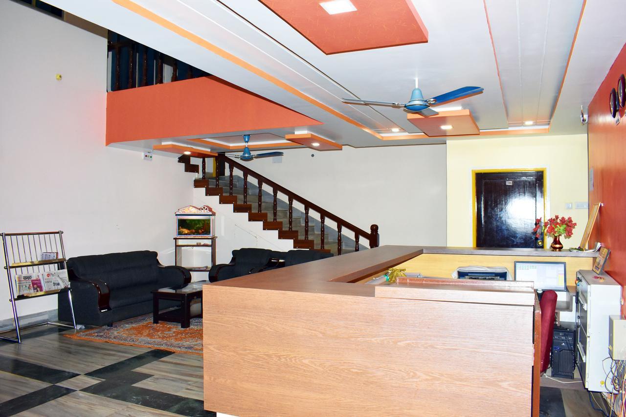 Hotel Triveni Balangir Экстерьер фото