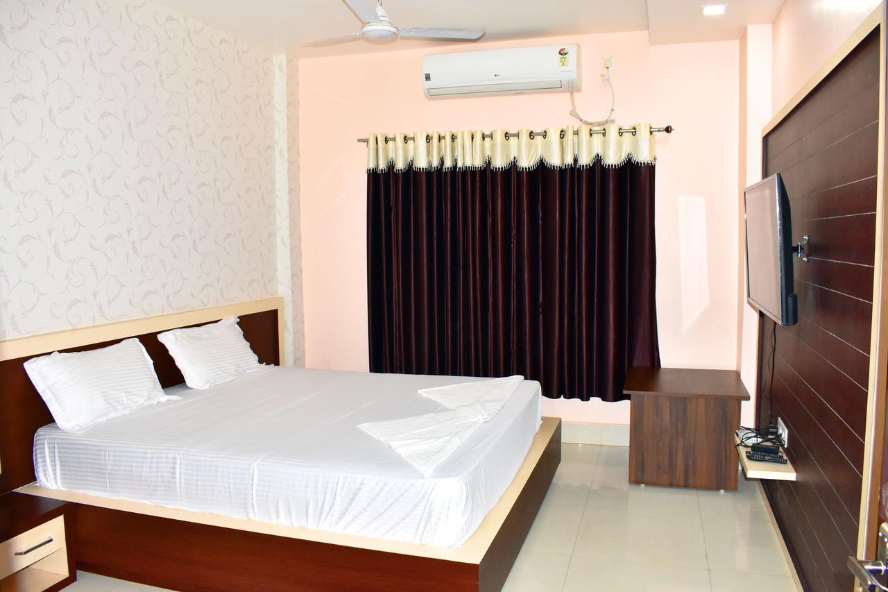 Hotel Triveni Balangir Экстерьер фото